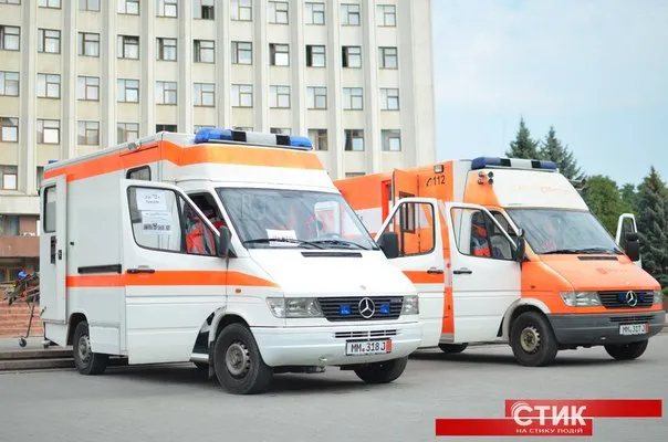 Івано-Франківські благодійники передадуть на передову два реанімобілі (фото) — фото 9