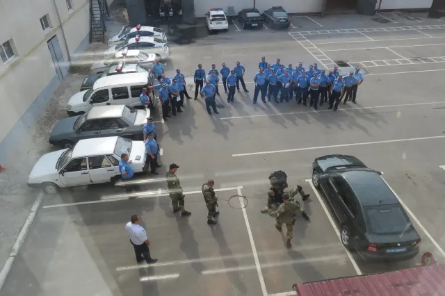 Працівники ДАІ удосконалювали практичні навики тактики самозахисту та затримання порушників (фото) — фото 5