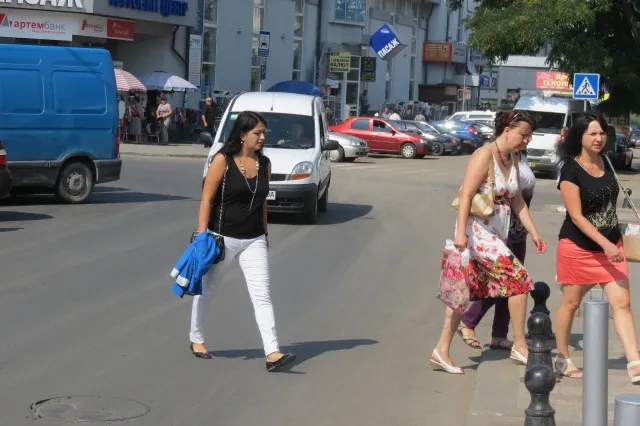 Працівники ДАІ разом із журналістами провели «рейд по пішоходах» (фото) — фото 2