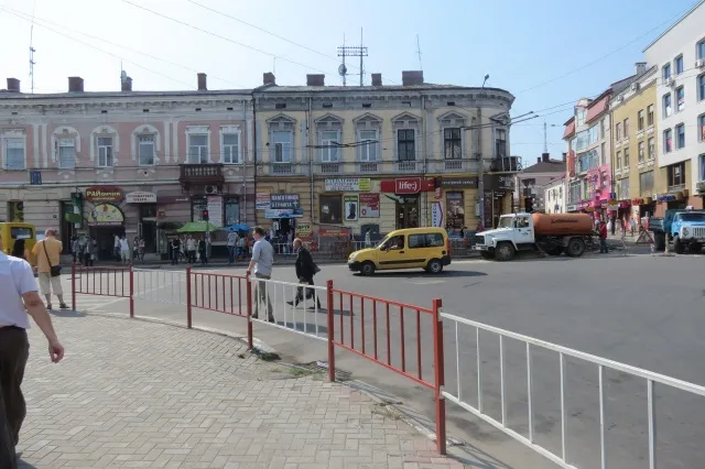 Працівники ДАІ разом із журналістами провели «рейд по пішоходах» (фото) — фото 3