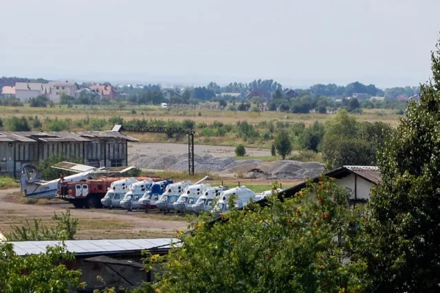 Міжнародний аеропорт “Івано-Франківськ” перетворюють на асфальтний завод (фото) — фото 3
