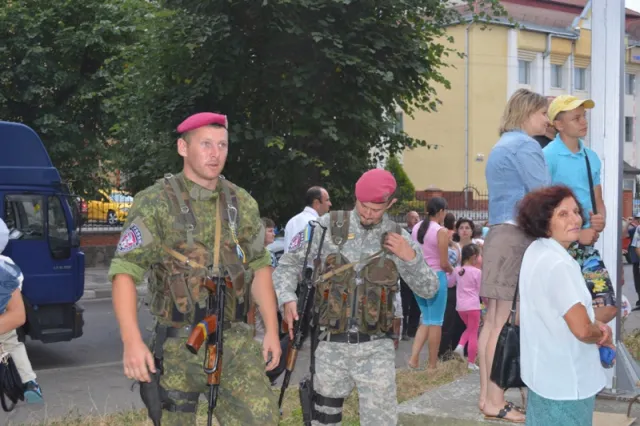 До Франківська з зони АТО повернувся зведений загін прикарпатської міліції (фото) — фото 11