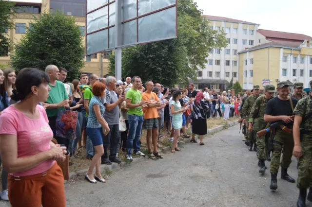 До Франківська з зони АТО повернувся зведений загін прикарпатської міліції (фото) — фото 13