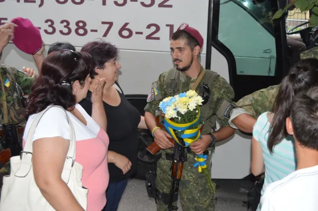 До Франківська з зони АТО повернувся зведений загін прикарпатської міліції (фото) — фото 6