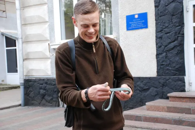 У під'їзд франківської багатоповерхівки заповзла змія (фото) — фото 2