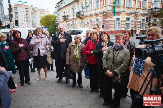 У Франківську встановили пам’ятну дошку легенді українського театру Оксані Затварській (фото) — фото 2
