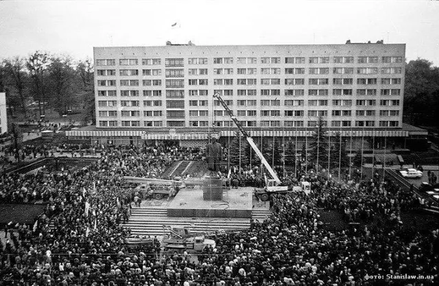 25 років тому в Івано-Франківську не стало Леніна (фото) — фото 2