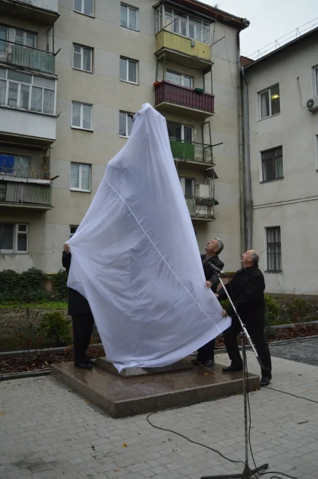 У Франківську відбулось урочисте відкриття погруддя Королю Данилу (фото) — фото 5