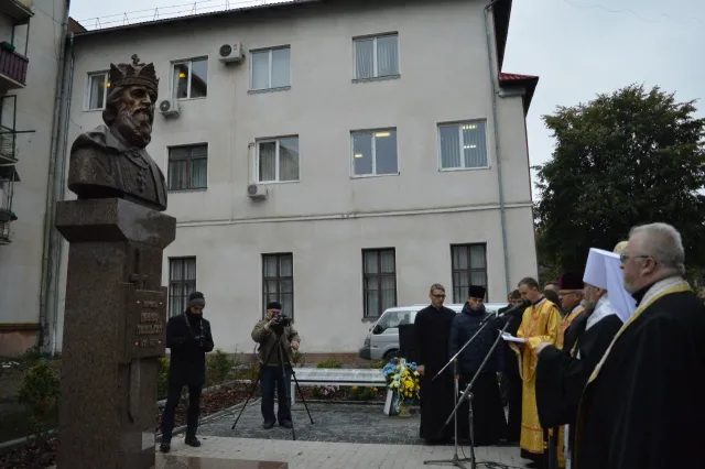 У Франківську відбулось урочисте відкриття погруддя Королю Данилу (фото) — фото 8