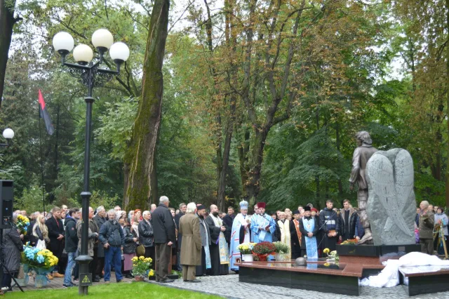 В Івано-Франківську відкрили пам'ятник Роману Гурику (фото) — фото 17
