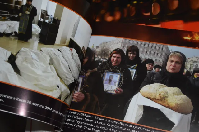У Франківську презентували Книгу Пам'яті Небесної Сотні (фото) — фото 5