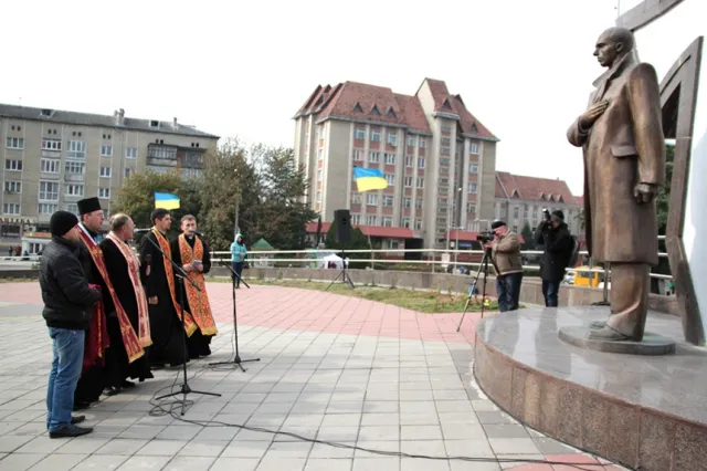 Сьогодні у Франківську вшанували пам'ять Степана Бандери (фото) — фото 1
