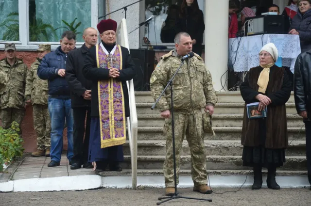 На Прикарпатті відкрили меморіальну дошку загиблому в АТО Ярославу Костишину (фото) — фото 2