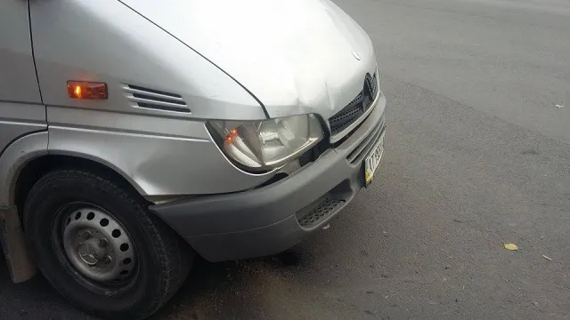 В центрі міста сталась аварія за участю автомобіля Руслана Марцінківа (фото) — фото 1