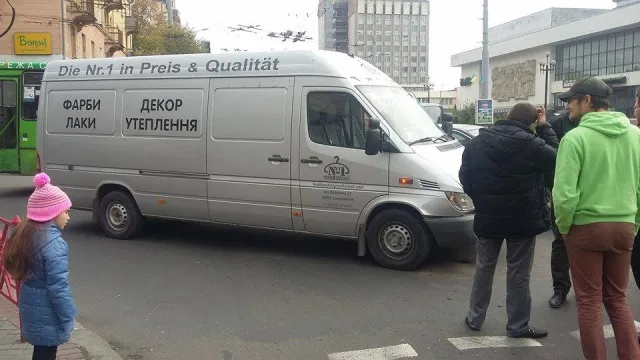 В центрі міста сталась аварія за участю автомобіля Руслана Марцінківа (фото) — фото 5