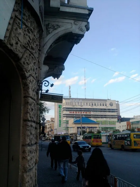 В Івано-Франківську людям на голови сиплеться балкон (фото) — фото 4