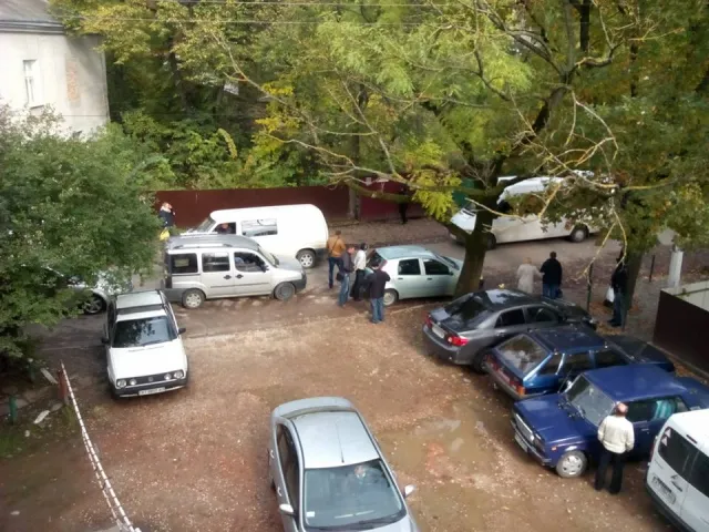 Біля дитячої лікарні затримали чоловіка з гранатою та бойовими патронами (фото) — фото 3