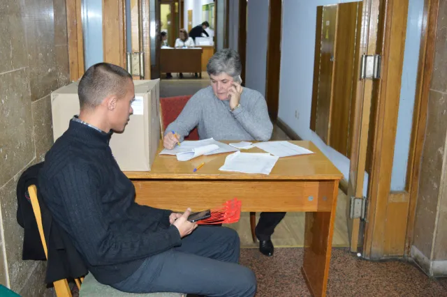 Тридцять дільничних комісій вже отримали бюлетені для голосування (фото) — фото 1