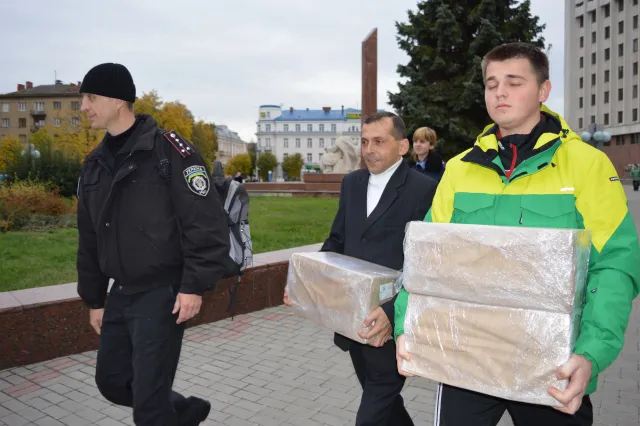 Тридцять дільничних комісій вже отримали бюлетені для голосування (фото) — фото 8