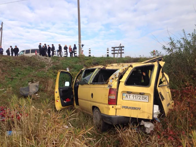 В аварії на залізничному переїзді під Франківськом винен водій автомобіля (фото) — фото 4