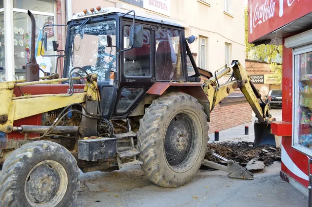 На Галицькій у розпалі будівництво велодоріжки та тротуару (фото) — фото 1