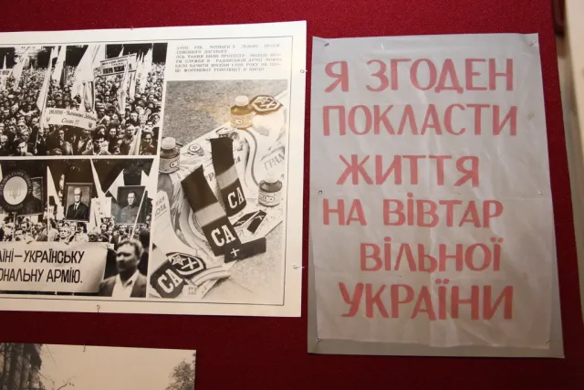 У Франківську відкрили виставку присвячену Революції на граніті (фото) — фото 3
