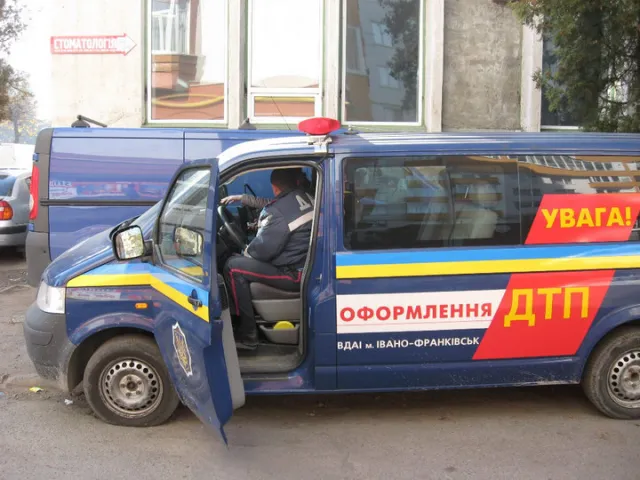 Водій, що збив дитину на тротуарі, представився правоохоронцем, та натякнув, що закон йому не писаний (фото+відео) — фото 3