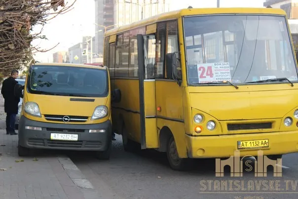 У Франківську маршрутка спричинила аварію (фото) — фото 2