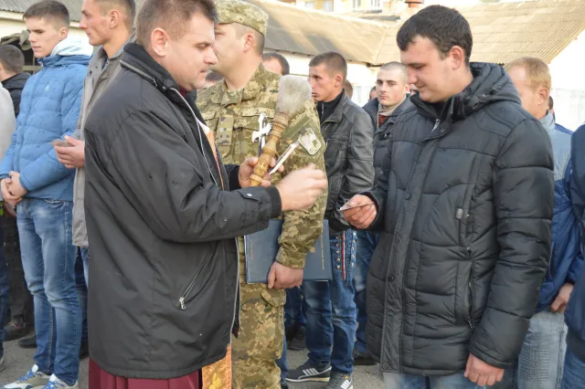 Сьогодні на строкову військову службу відправили юнаків з Прикарпаття (фото) — фото 17
