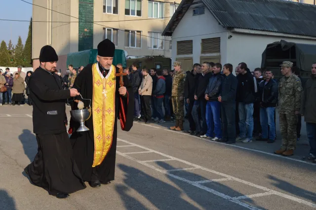 Сьогодні на строкову військову службу відправили юнаків з Прикарпаття (фото) — фото 7