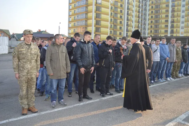 Сьогодні на строкову військову службу відправили юнаків з Прикарпаття (фото) — фото 10