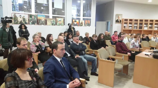 В Івано-Франківську відбувся круглий стіл "Україна: спільна відповідальність за майбутнє" (фото) — фото 3