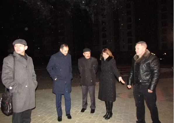 Руслан Марцинкив вместе с секретарем городского совета Оксаной Савчук проверили уборку микрорайона «Каскад» (фото) — фото 3