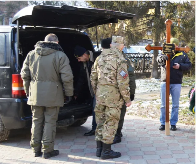 В Івано-Франківську в останню дорогу провели 58-річного бійця "Азову" Ігоря Коропецького (фото) — фото 2