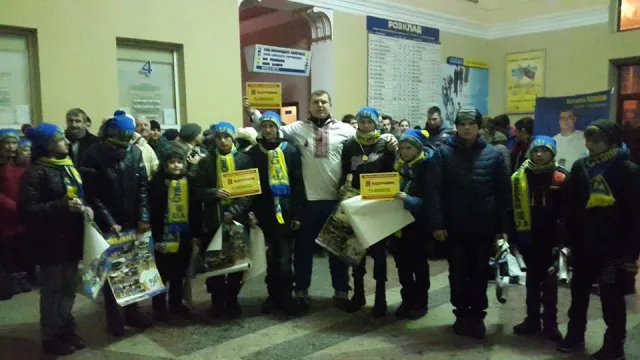 Утром, на вокзале прикарпатский богатырь Назар Павлив устроил силовое шоу для детей с Востока (фото) — фото 17