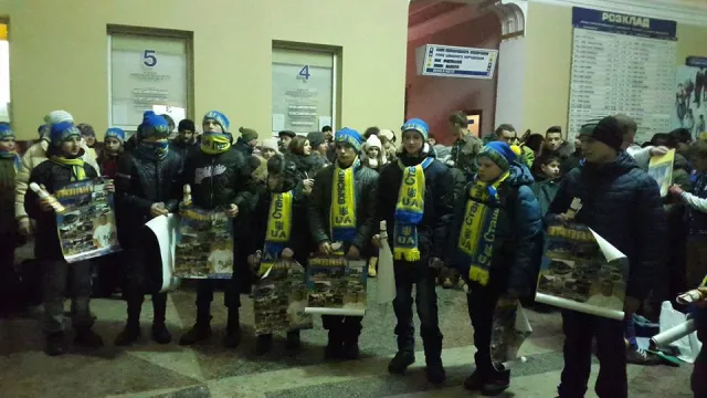 Утром, на вокзале прикарпатский богатырь Назар Павлив устроил силовое шоу для детей с Востока (фото) — фото 4