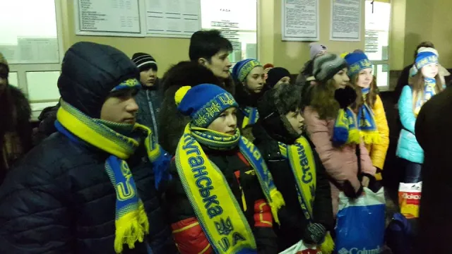 Утром, на вокзале прикарпатский богатырь Назар Павлив устроил силовое шоу для детей с Востока (фото) — фото 8