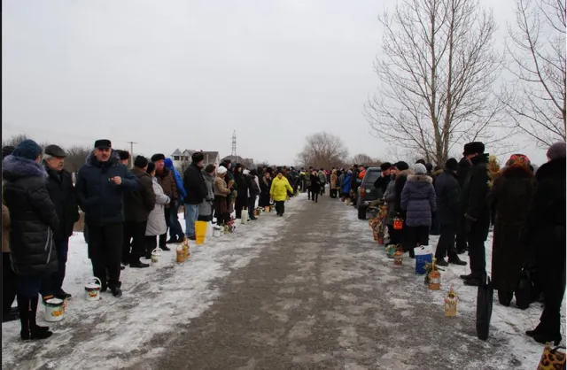 В Ивано-Франковске во время празднования Крещения спасатели обеспечивали безопасность людей (фото) — фото 3