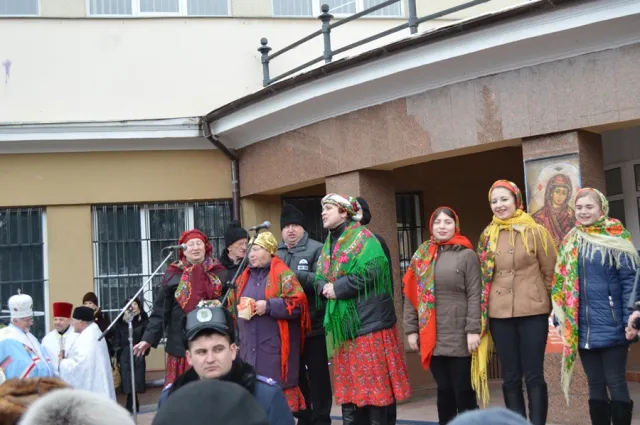 На площади Рынок состоялось праздничное действо «Во Иордане крещаюся Тебя, Господи» (фото + видео) — фото 3