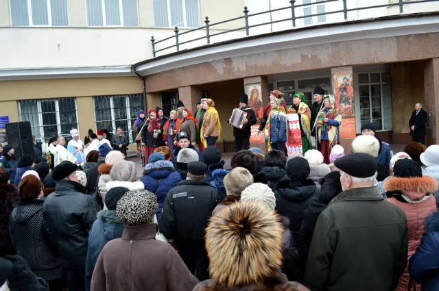 На площади Рынок состоялось праздничное действо «Во Иордане крещаюся Тебя, Господи» (фото + видео) — фото 7