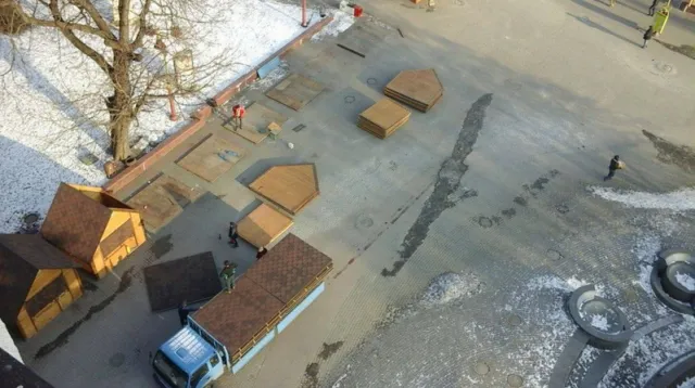 В Ивано-Франковске начался демонтаж Новогодне-Рождественской ярмарки (фото) — фото 1