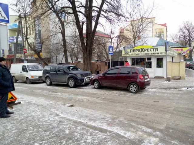 Вулиця Тичини: "не встигли на нову дорогу пустити автомобілістів, як відразу ж з'явилися авторагулі" (фото) — фото 1