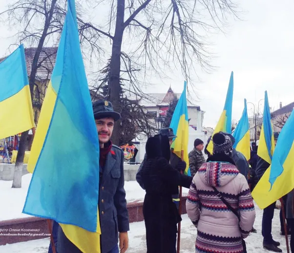 У Коломиї містяни утворили "живий ланцюг єдності» до дня Соборності України (фото+відео) — фото 5