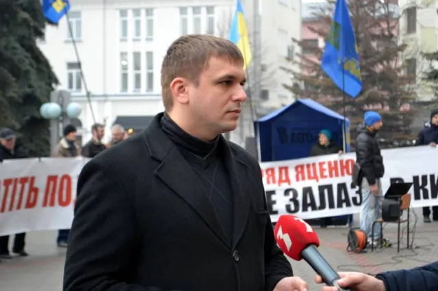 В Івано-Франківську активісти від ВО "Свобода" провели флешмоб проти дій уряду Яценюка (фото) — фото 4