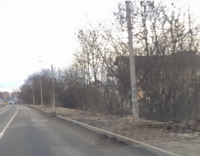 На вулицях Івано-Франківська замість люків почали з'являтися шини (фото) — фото 2