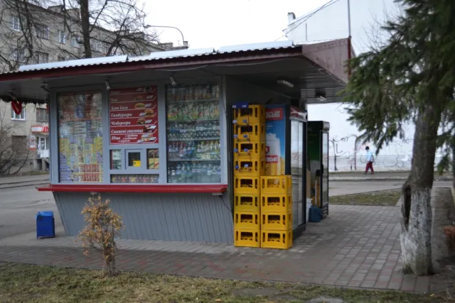 В Франковске демонтируют киоск продающий пиво у двадцать третьей школы (фото) — фото 2