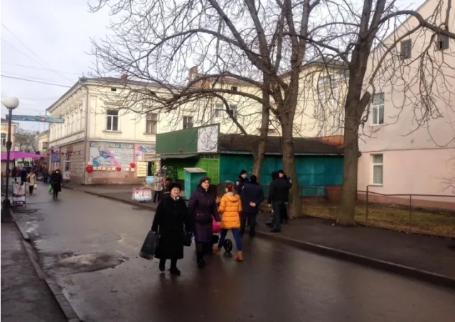 В Коломые забастовка: несколько десятков торговцев перекрыли дорогу возле горсовета и требуют от власти достойных условий труда (фото) — фото 2