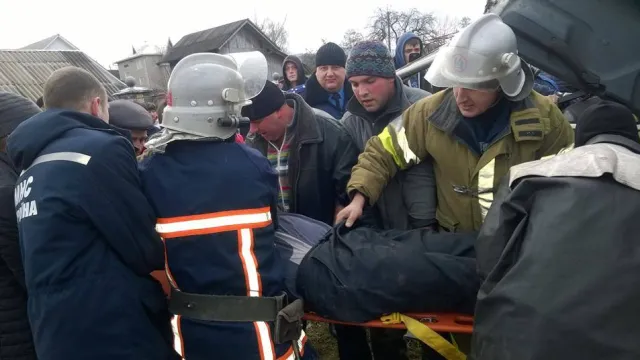 На Прикарпатье перевернулся цементовоз, водитель находится в тяжелом состоянии — фото 4