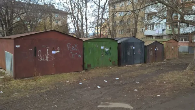 В Франковске демонтировали незаконные гаражи: демонтирована 9 из 10 гаражей — фото 1