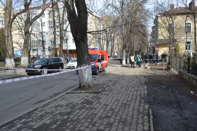 Чергові «замінування» в Івано-Франківську. Цього разу, анонім «замінував» три школи. Вибухівки не виявлено. Одна із шкіл повертається до роботи — фото 11